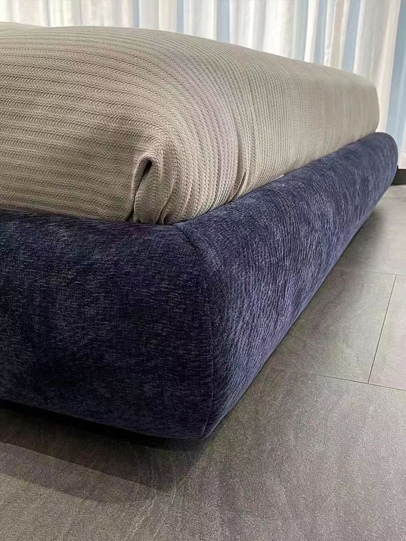 Italian minimalist high-end light luxury bedroom furniture modern simple style designer original petal fabric double bed