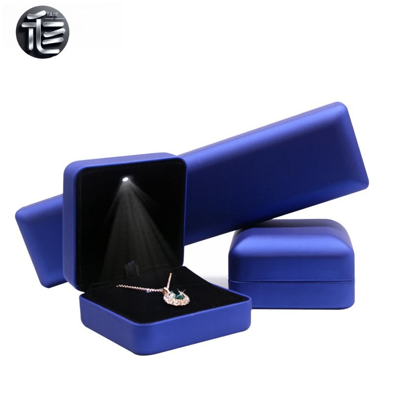 5pcs LED Jewelry Box with Bat Heart Ring for Gothic Proposal and Gift