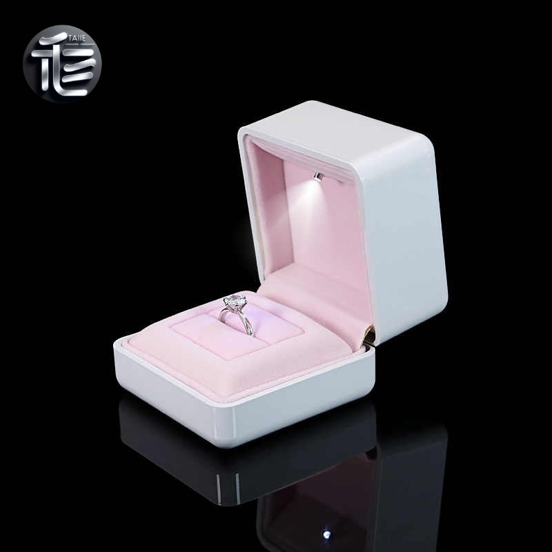 5pcs White LED Jewelry Box with Pink Velvet Interior for Ring and Necklace
