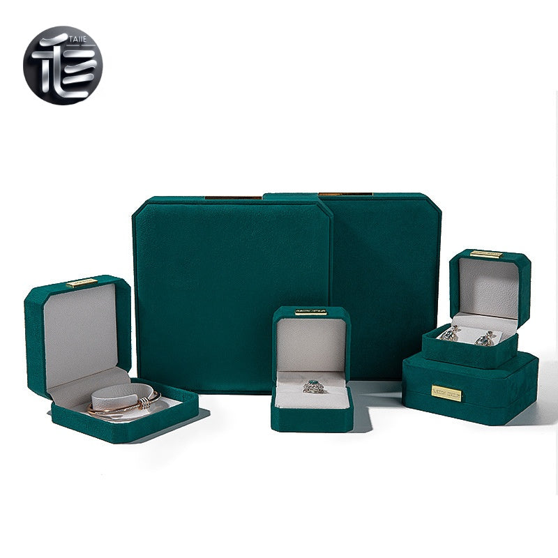 Christmas Jewelry Gift Box – Festive Velvet Ring & Necklace Box, Holiday Present for Her