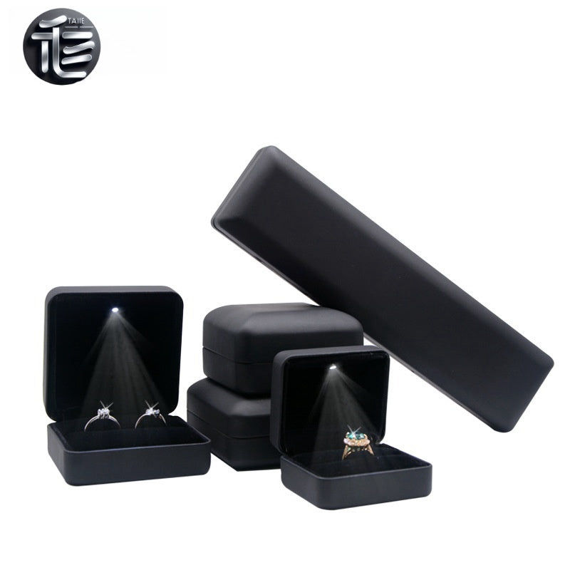 5pcs LED Jewelry Box with Bat Heart Ring for Gothic Proposal and Gift