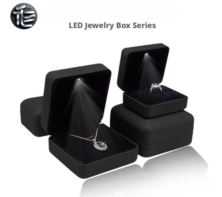 5pcs LED Jewelry Box with Bat Heart Ring for Gothic Proposal and Gift