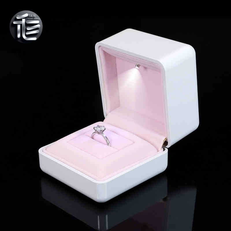 5pcs White LED Jewelry Box with Pink Velvet Interior for Ring and Necklace