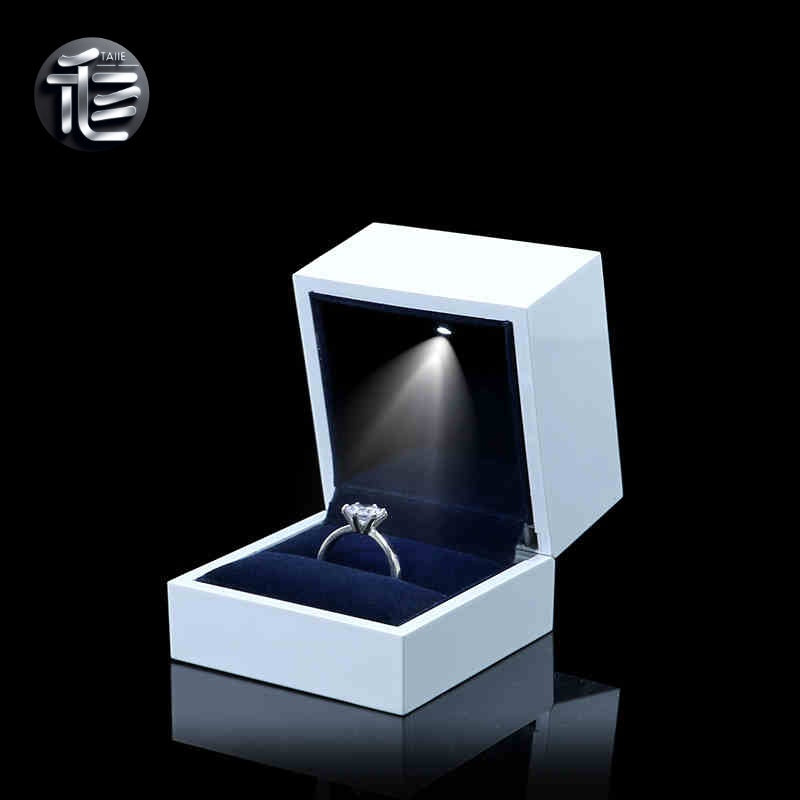 5pcs LED Jewelry Box with Light for Necklace Ring and Bracelet Gift1