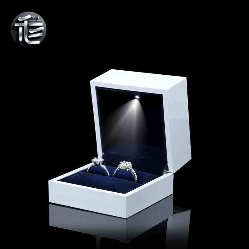 5pcs LED Jewelry Box with Light for Necklace Ring and Bracelet Gift1