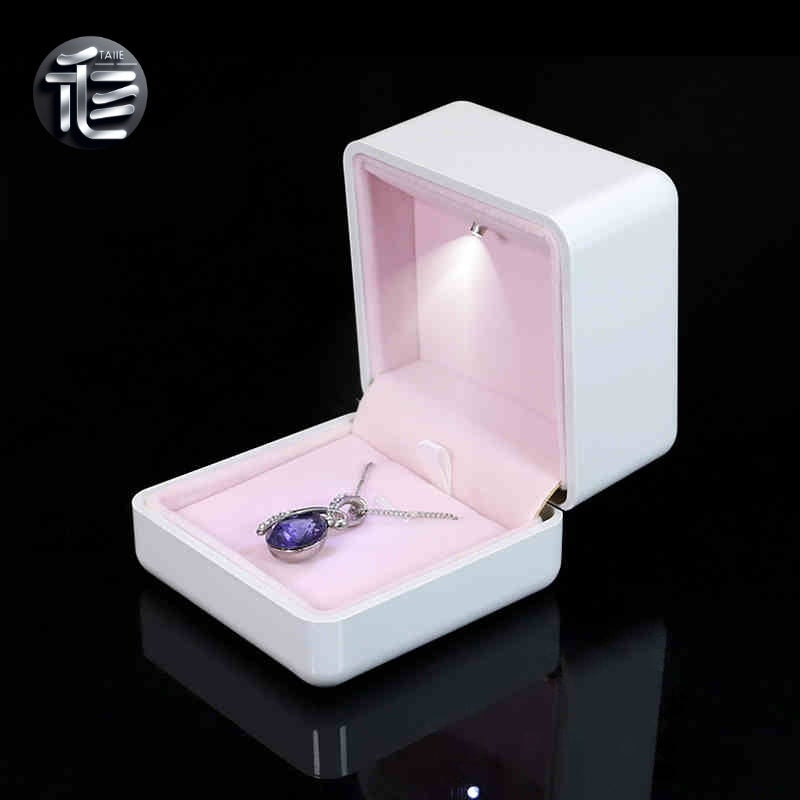 5pcs White LED Jewelry Box with Pink Velvet Interior for Ring and Necklace