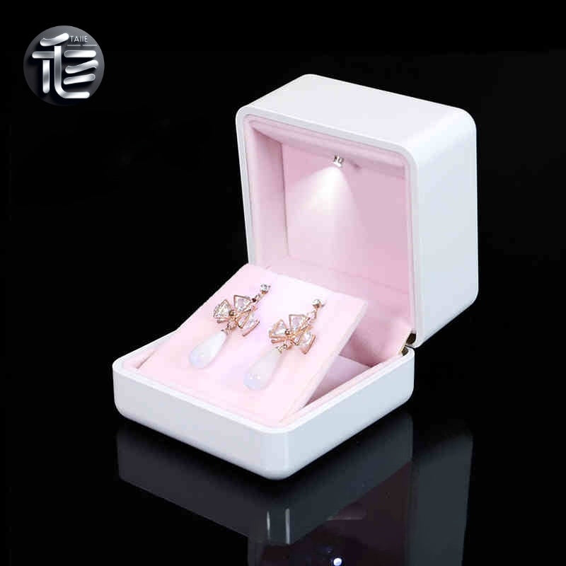 5pcs White LED Jewelry Box with Pink Velvet Interior for Ring and Necklace