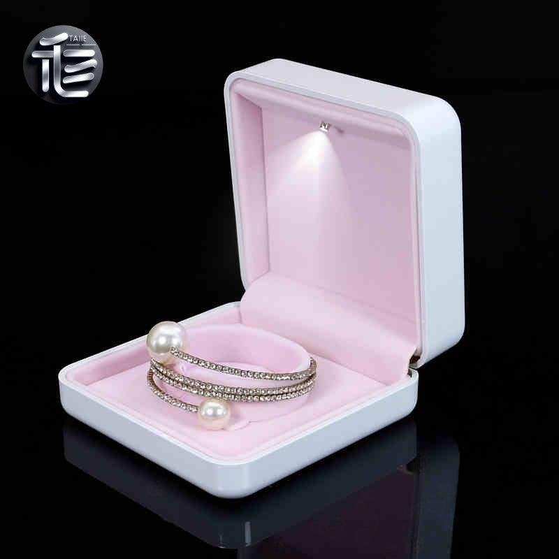 5pcs White LED Jewelry Box with Pink Velvet Interior for Ring and Necklace