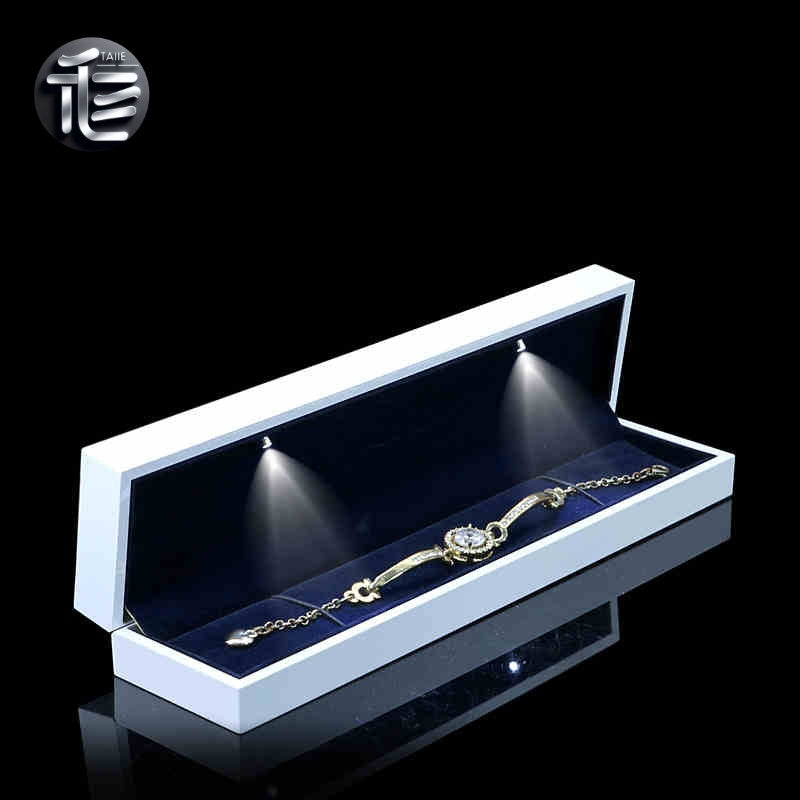 5pcs LED Jewelry Box with Light for Necklace Ring and Bracelet Gift1