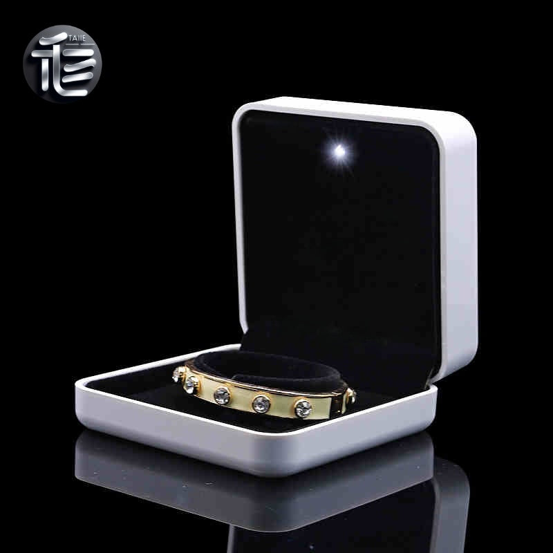 5pcs White LED Jewelry Box with Pink Velvet Interior for Ring and Necklace