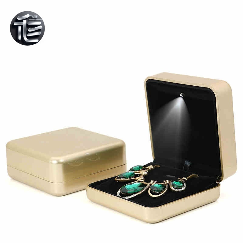 5pcs White LED Jewelry Box with Pink Velvet Interior for Ring and Necklace