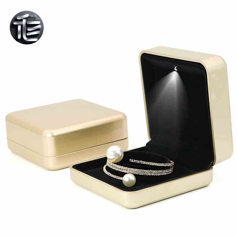 5pcs White LED Jewelry Box with Pink Velvet Interior for Ring and Necklace